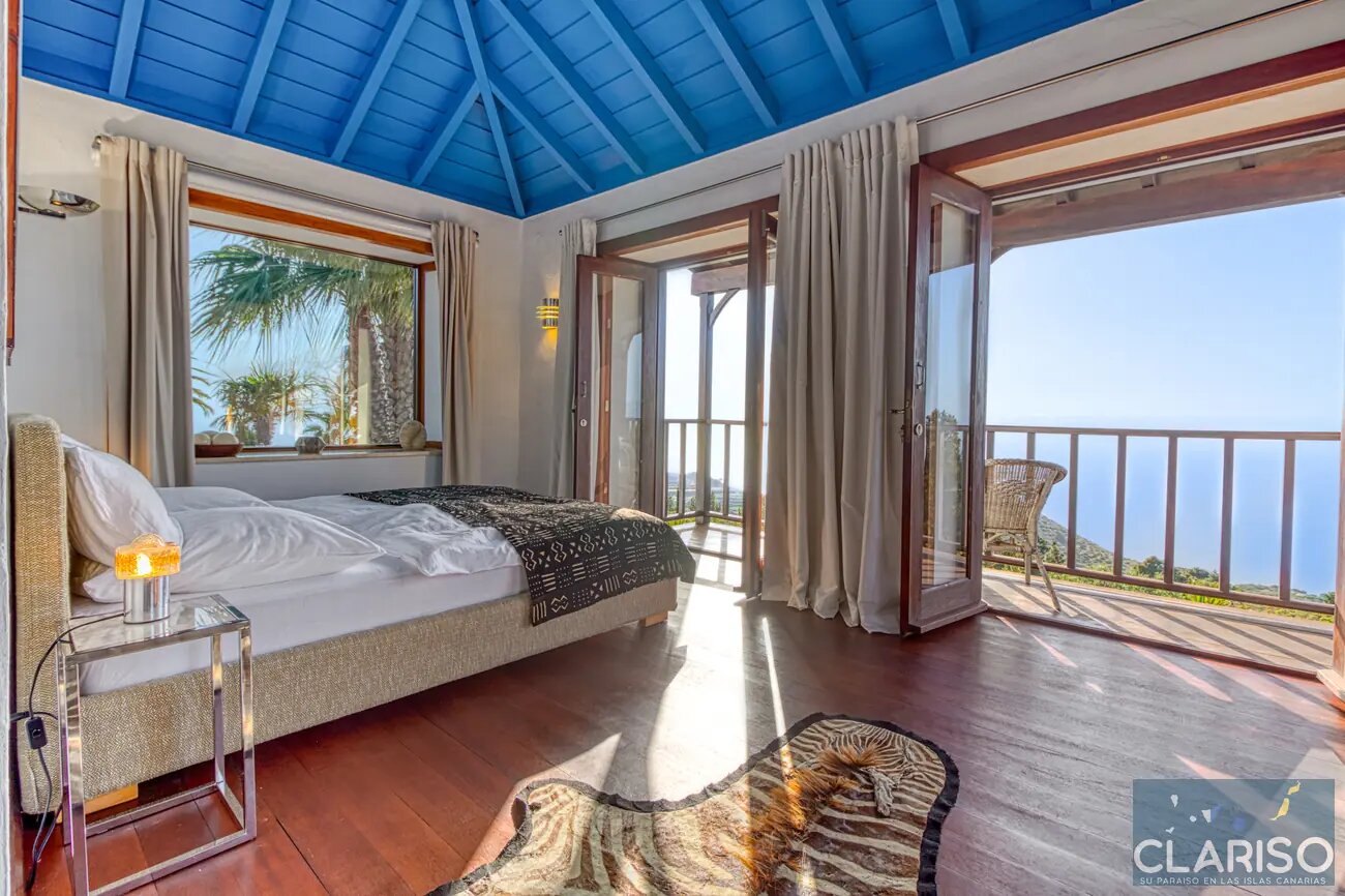 Villa Botanico: Exklusives Herrenhaus mit Skulpturen, Gartenteich und inklusive Pool auf 20.000 m² in Puntagorda auf La Palma