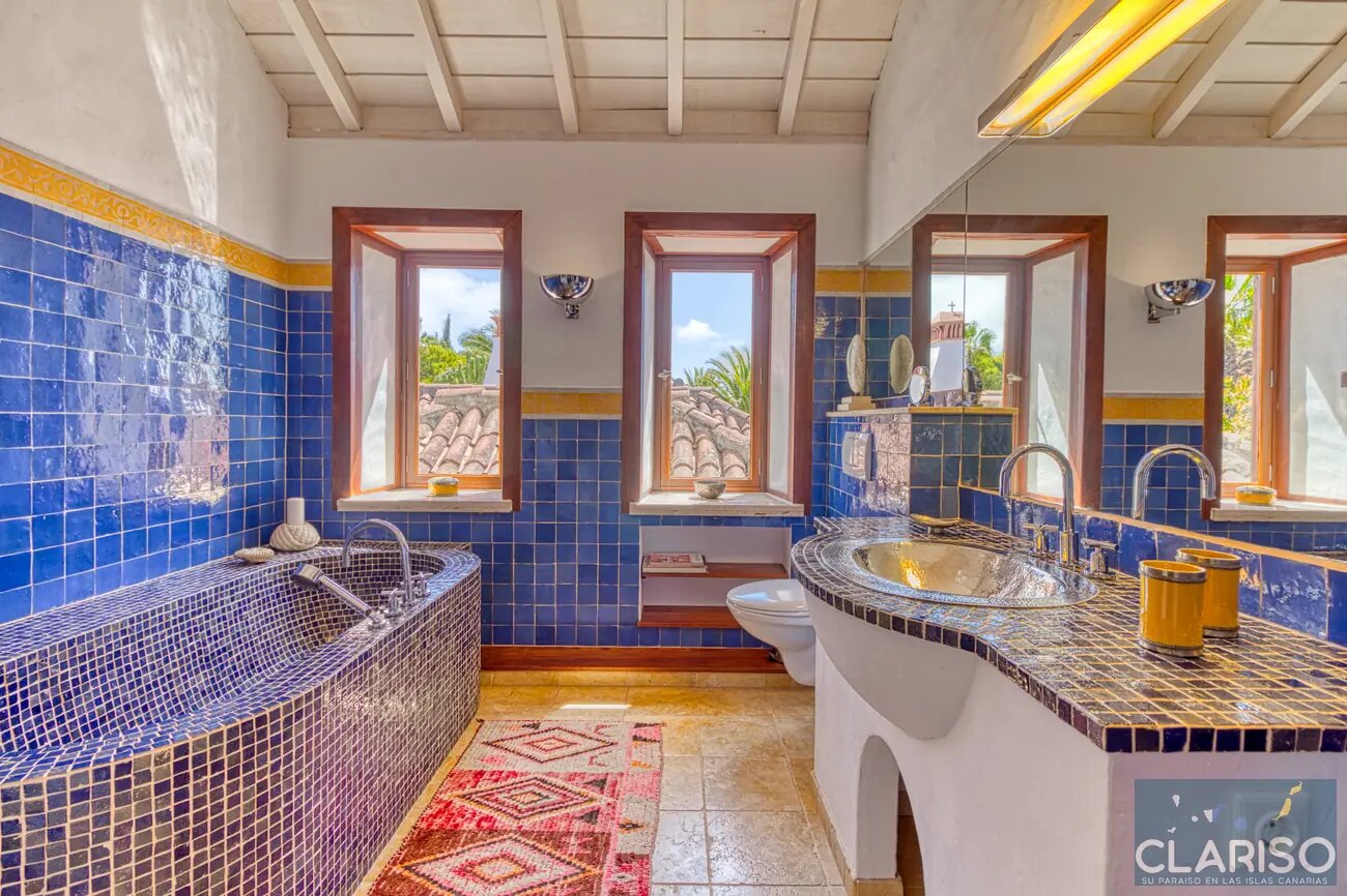 Villa Botanico: Exklusives Herrenhaus mit Skulpturen, Gartenteich und inklusive Pool auf 20.000 m² in Puntagorda auf La Palma