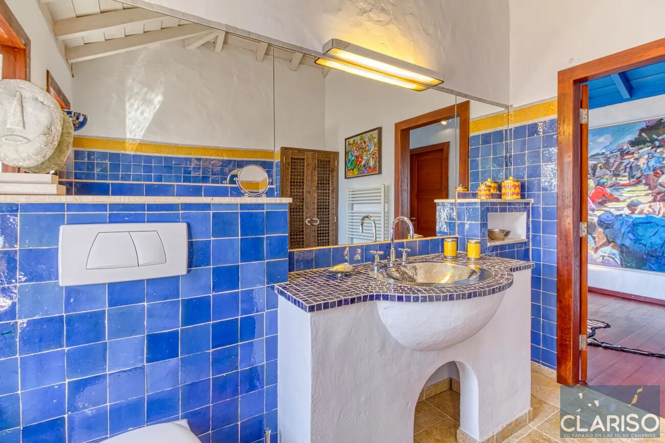 Villa Botanico: Exklusives Herrenhaus mit Skulpturen, Gartenteich und inklusive Pool auf 20.000 m² in Puntagorda auf La Palma