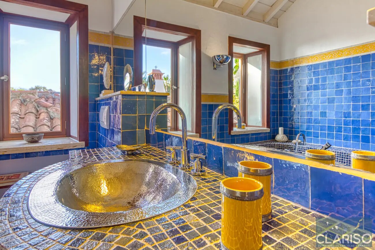 Villa Botanico: Exklusives Herrenhaus mit Skulpturen, Gartenteich und inklusive Pool auf 20.000 m² in Puntagorda auf La Palma