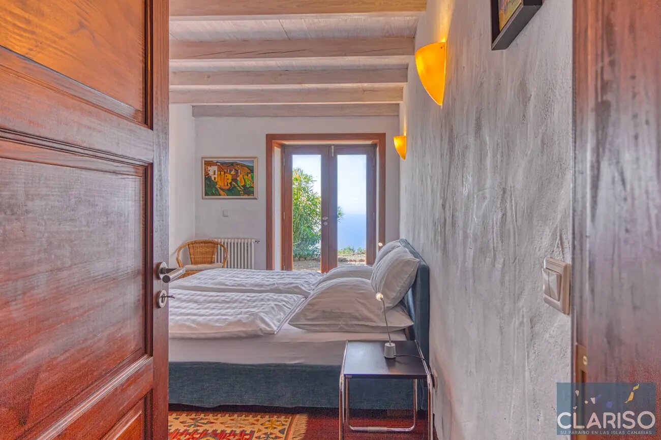 Villa Botanico: Exklusives Herrenhaus mit Skulpturen, Gartenteich und inklusive Pool auf 20.000 m² in Puntagorda auf La Palma