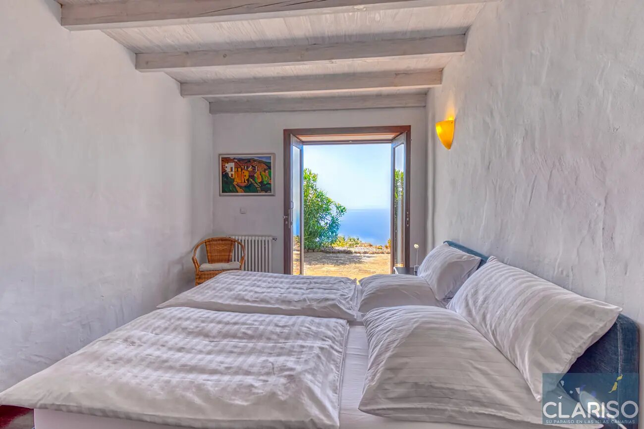 Villa Botanico: Exklusives Herrenhaus mit Skulpturen, Gartenteich und inklusive Pool auf 20.000 m² in Puntagorda auf La Palma