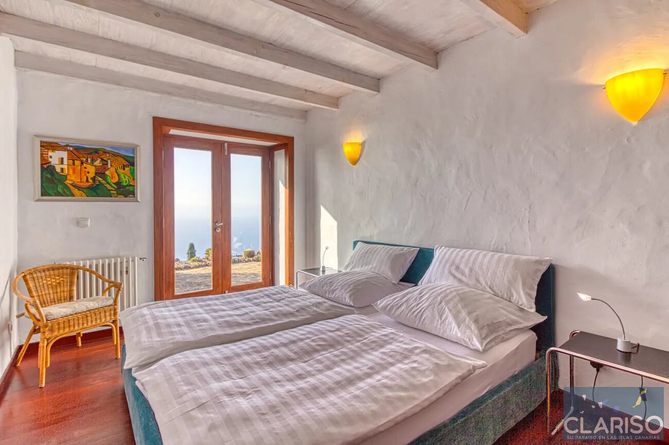 Villa Botanico: Exklusives Herrenhaus mit Skulpturen, Gartenteich und inklusive Pool auf 20.000 m² in Puntagorda auf La Palma