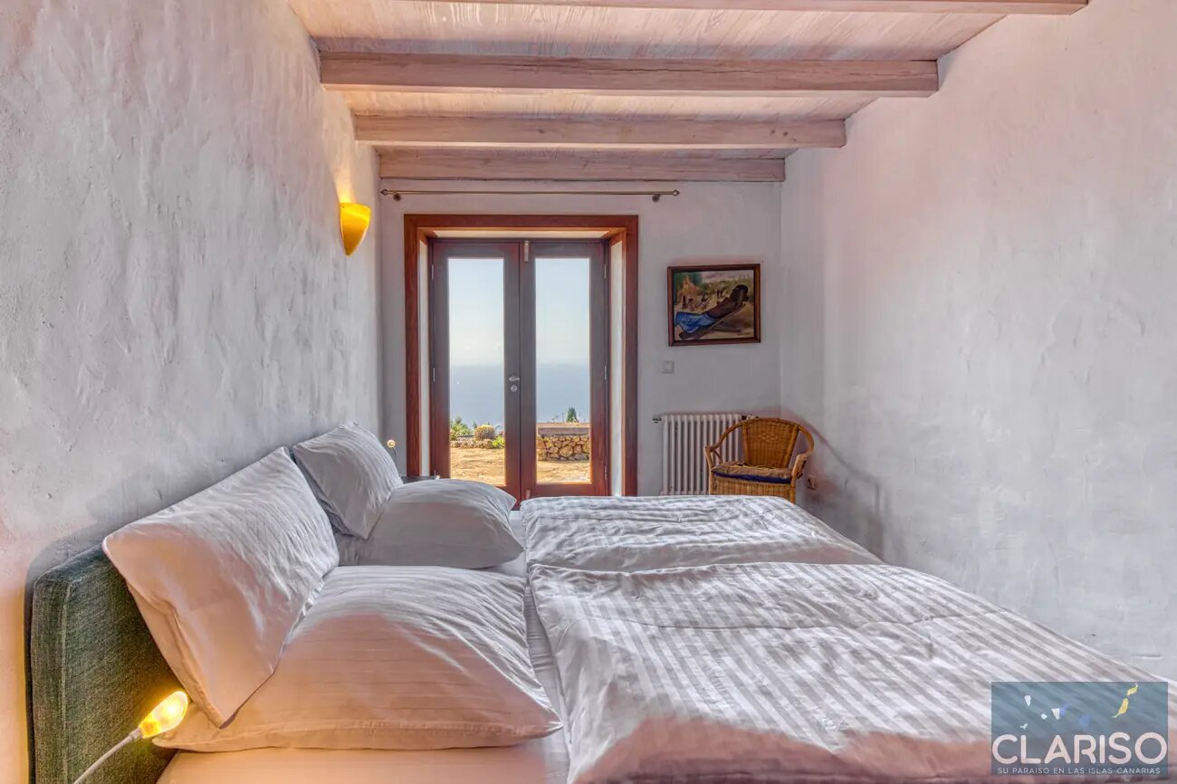 Villa Botanico: Exklusives Herrenhaus mit Skulpturen, Gartenteich und inklusive Pool auf 20.000 m² in Puntagorda auf La Palma