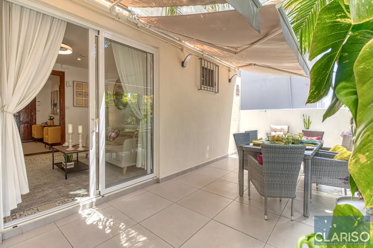 Bayton House: Renoviertes Stadthaus mit tropischem Garten und Pool in Los Llanos de Aridane auf La Palma