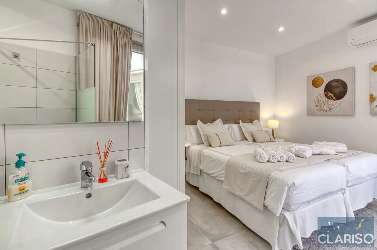 Bayton House: Renoviertes Stadthaus mit tropischem Garten und Pool in Los Llanos de Aridane auf La Palma