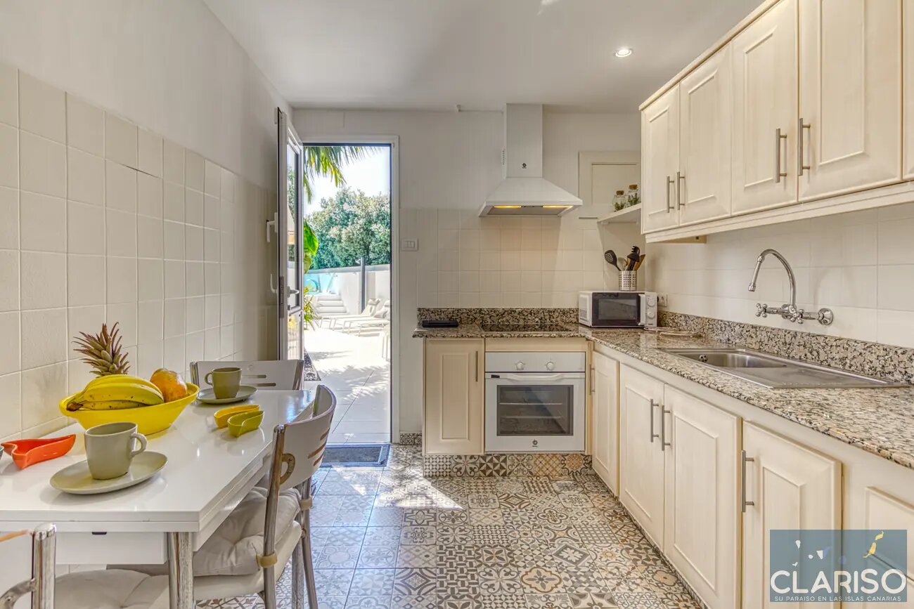 Bayton House: Renoviertes Stadthaus mit tropischem Garten und Pool in Los Llanos de Aridane auf La Palma