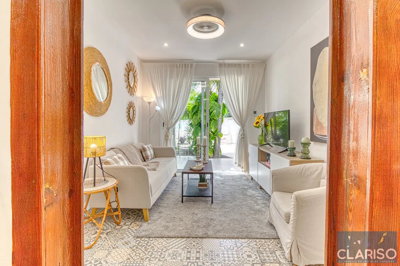 Bayton House: Renoviertes Stadthaus mit tropischem Garten und Pool in Los Llanos de Aridane auf La Palma