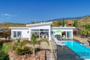 Villa Perla del Mar: Luxusvilla mit Fußbodenheizung und Infinity-Salzwasserpool an der Steilküste von Puntagorda auf La Palma