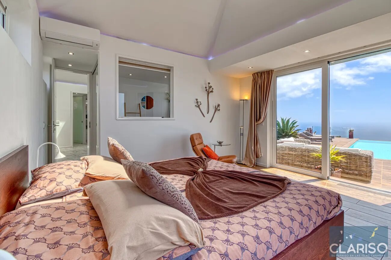 Villa Pura Vida: Architektenvilla mit Chillout-Schaukelstuhl und Infinity-Salzwasserpool auf Felsvorsprung in Puntagorda auf La Palma