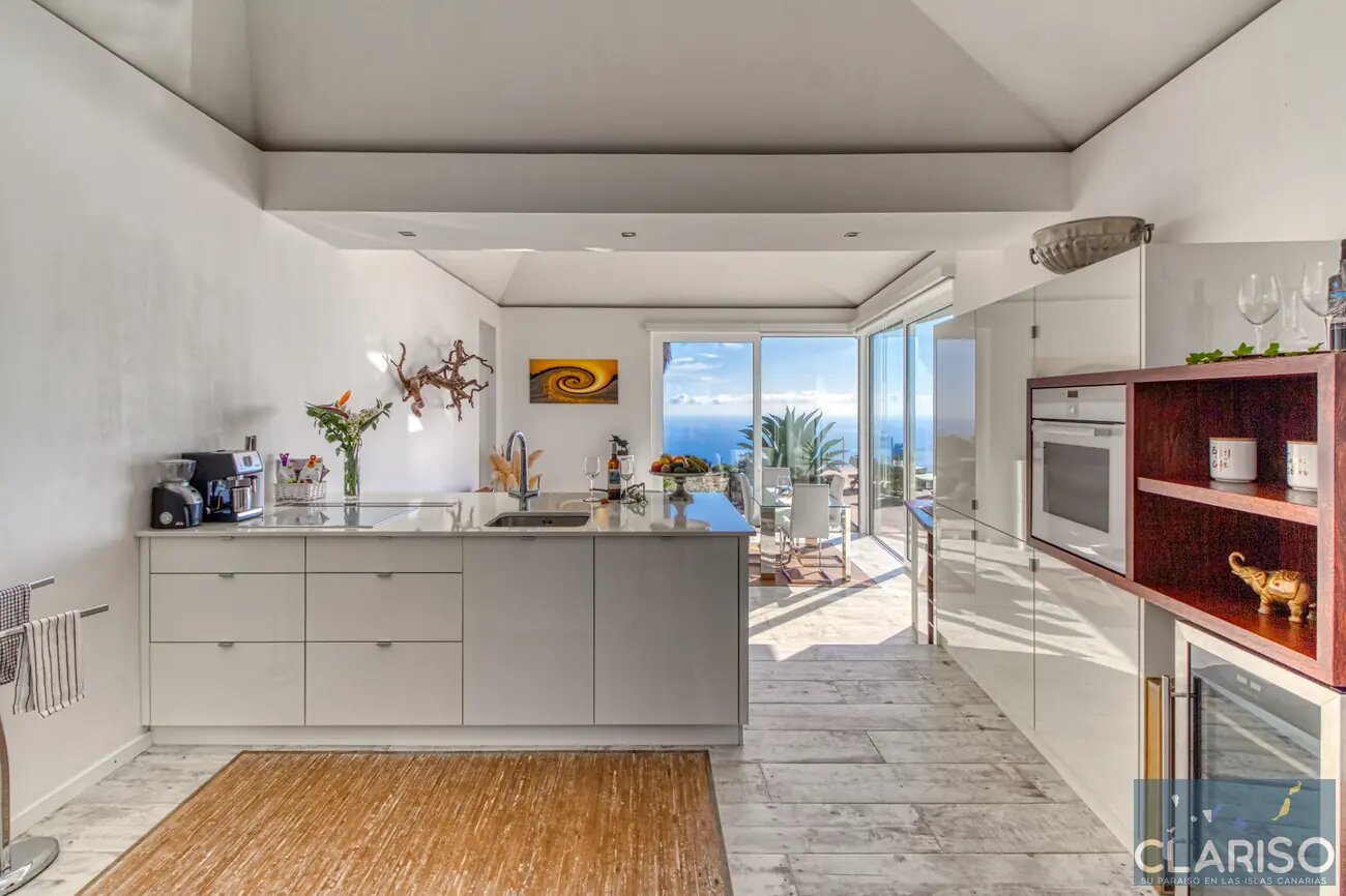 Villa Pura Vida: Architektenvilla mit Chillout-Schaukelstuhl und Infinity-Salzwasserpool auf Felsvorsprung in Puntagorda auf La Palma