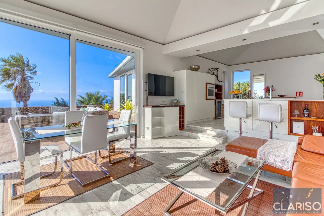 Villa Pura Vida: Architektenvilla mit Chillout-Schaukelstuhl und Infinity-Salzwasserpool auf Felsvorsprung in Puntagorda auf La Palma