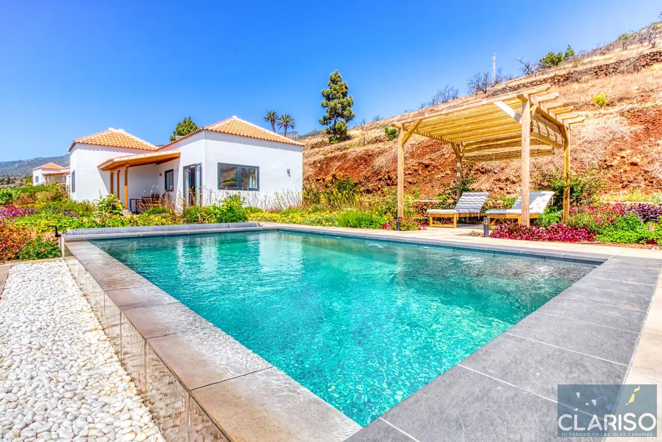 Casa Afuera: Modernes Ferienhaus mit solargeheiztem Infinity-Pool auf garantierten 24–28 °C in Tijarafe auf La Palma