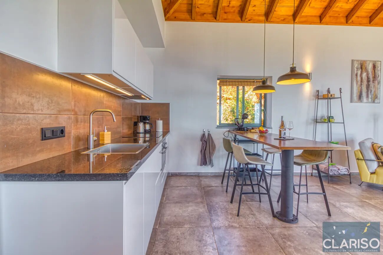 Casa Afuera: Modernes Ferienhaus mit solargeheiztem Infinity-Pool auf garantierten 24–28 °C in Tijarafe auf La Palma