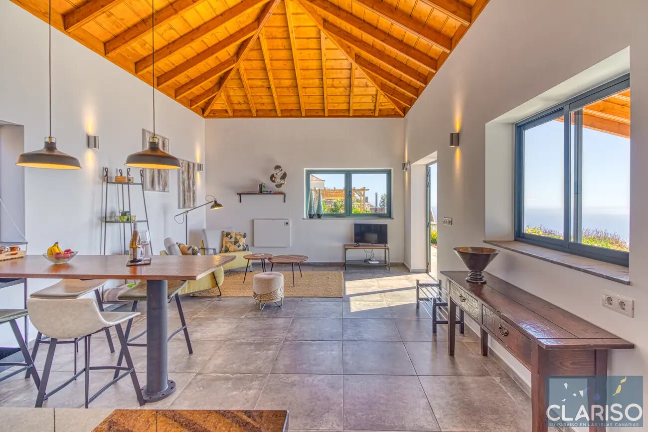 Casa Afuera: Modernes Ferienhaus mit solargeheiztem Infinity-Pool auf garantierten 24–28 °C in Tijarafe auf La Palma