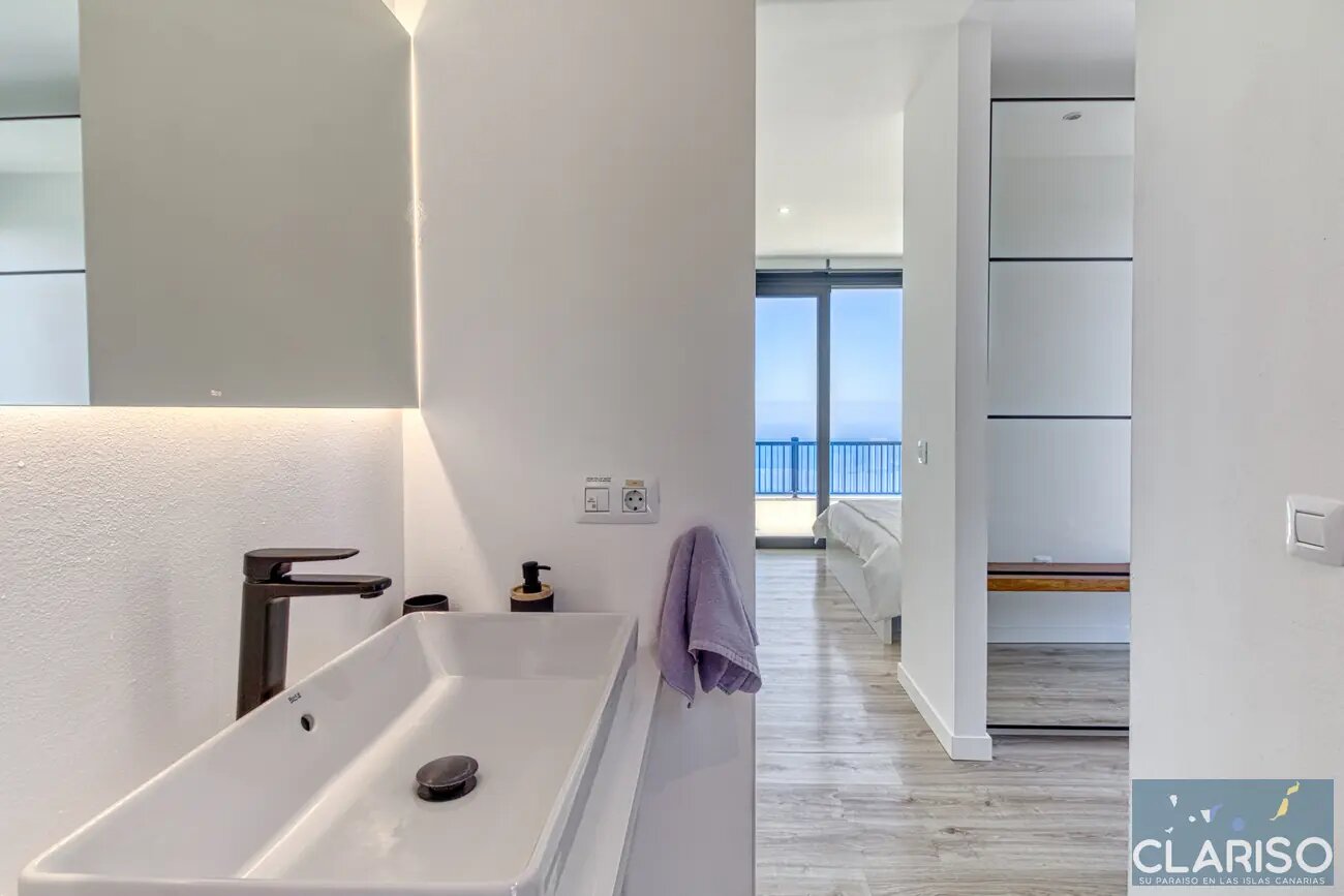 Villa Piccola Stella: Bauhaus-Villa mit inklusive Solarpool und Billardtisch auf dem Weg zur Piratenbucht in Tijarafe auf La Palma