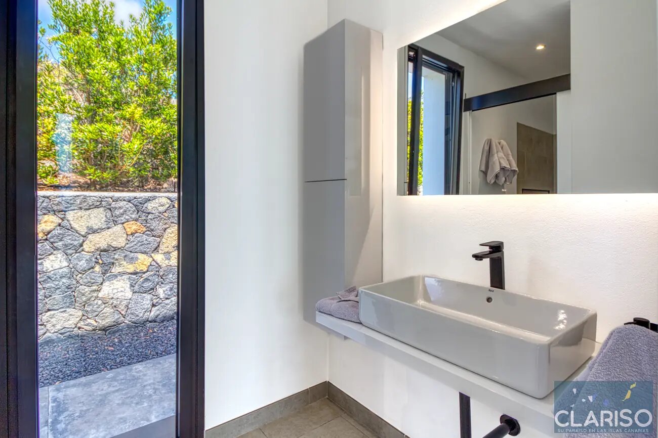 Villa Piccola Stella: Bauhaus-Villa mit inklusive Solarpool und Billardtisch auf dem Weg zur Piratenbucht in Tijarafe auf La Palma