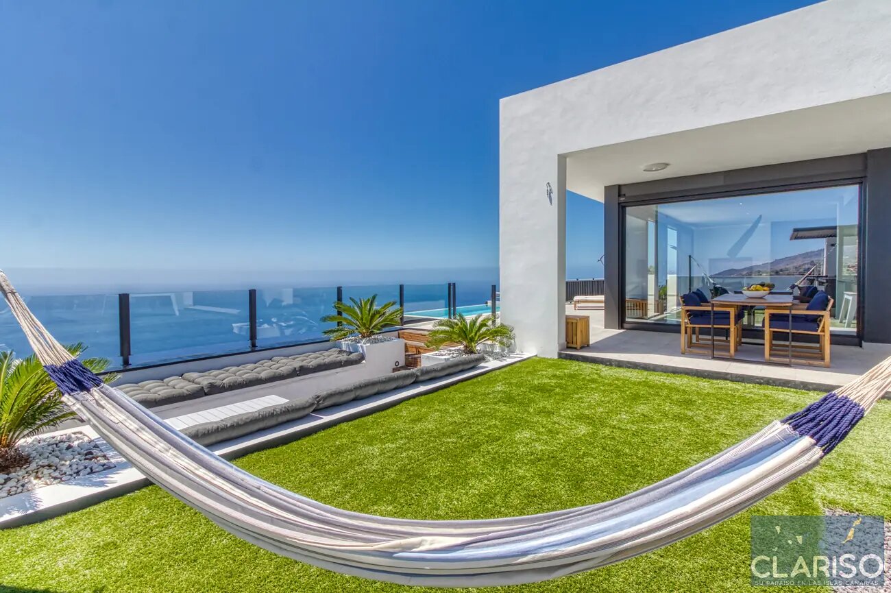 Villa Piccola Stella: Bauhaus-Villa mit inklusive Solarpool und Billardtisch auf dem Weg zur Piratenbucht in Tijarafe auf La Palma