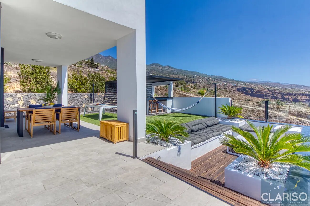 Villa Piccola Stella: Bauhaus-Villa mit inklusive Solarpool und Billardtisch auf dem Weg zur Piratenbucht in Tijarafe auf La Palma
