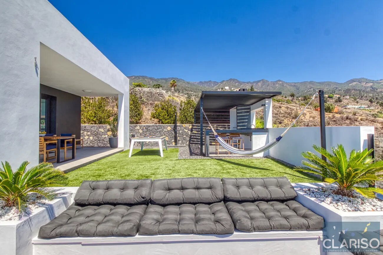 Villa Piccola Stella: Bauhaus-Villa mit inklusive Solarpool und Billardtisch auf dem Weg zur Piratenbucht in Tijarafe auf La Palma