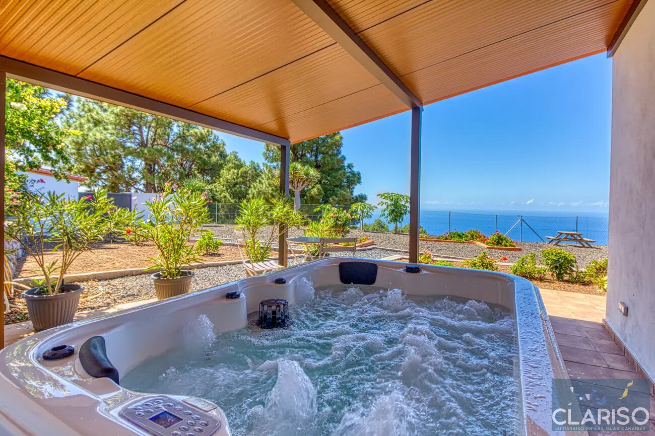 Casa Helios: Ferienhaus mit zwei Pools, Jacuzzi und großem Smart-TV in Puntagorda auf La Palma