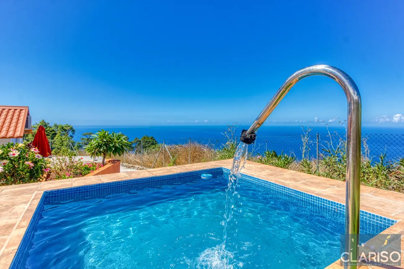 Casa Helios: Ferienhaus mit zwei Pools, Jacuzzi und großem Smart-TV in Puntagorda auf La Palma