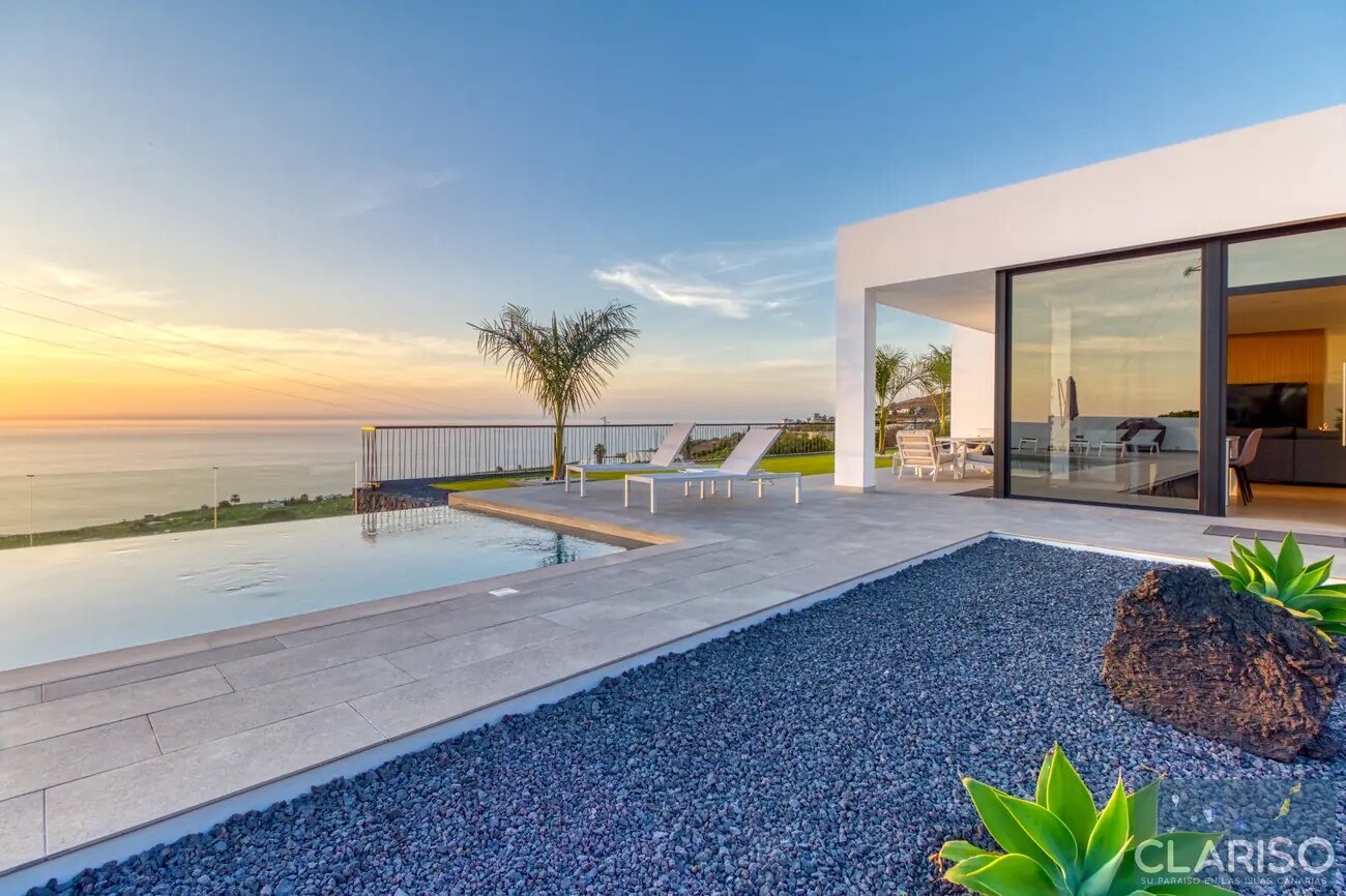 Villa Laina: Skandinavisch inspirierter Neubau mit Starlink-WLAN und inklusive Solarpool in Tijarafe auf La Palma