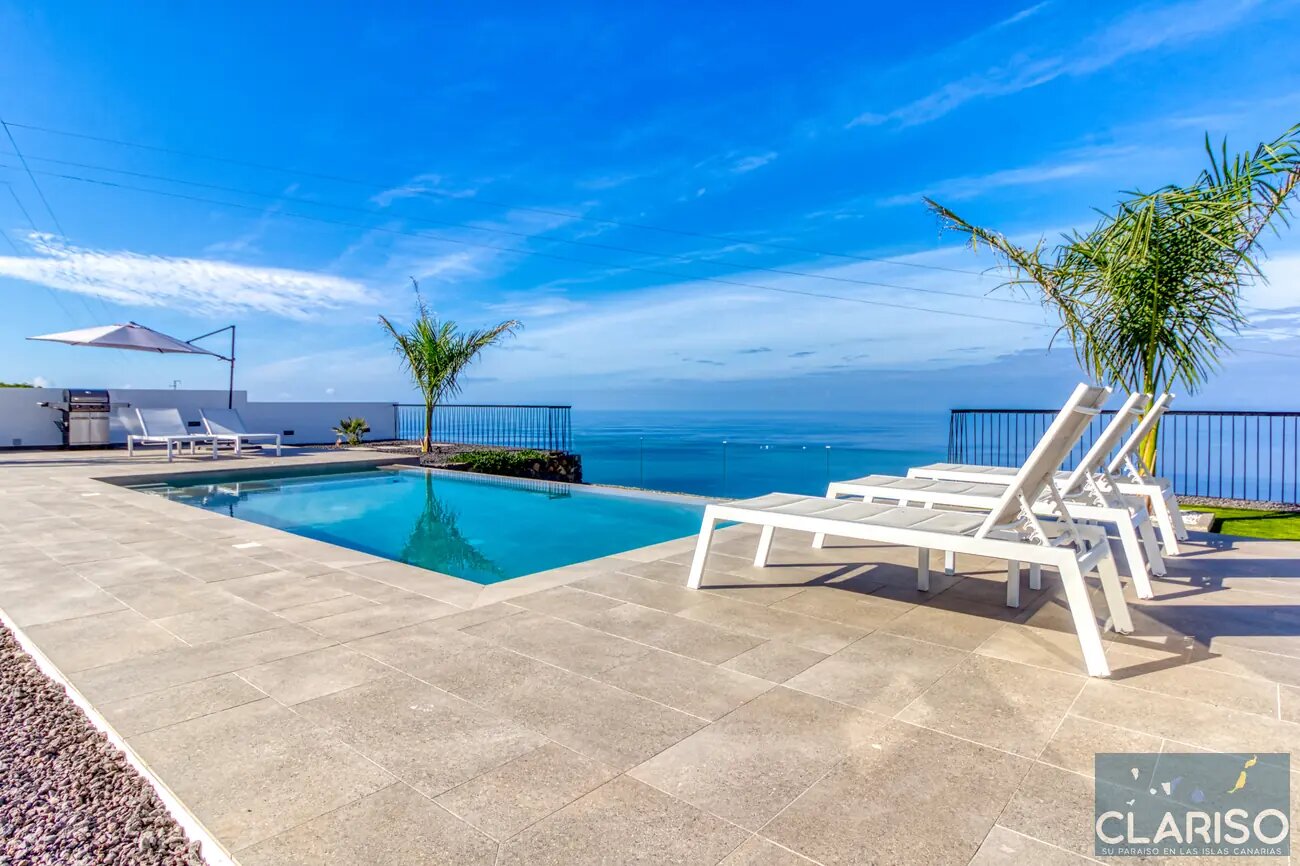 Villa Laina: Skandinavisch inspirierter Neubau mit Starlink-WLAN und inklusive Solarpool in Tijarafe auf La Palma