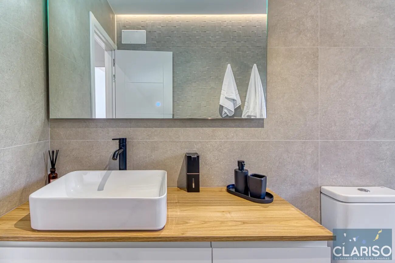 Villa Laina: Skandinavisch inspirierter Neubau mit Starlink-WLAN und inklusive Solarpool in Tijarafe auf La Palma