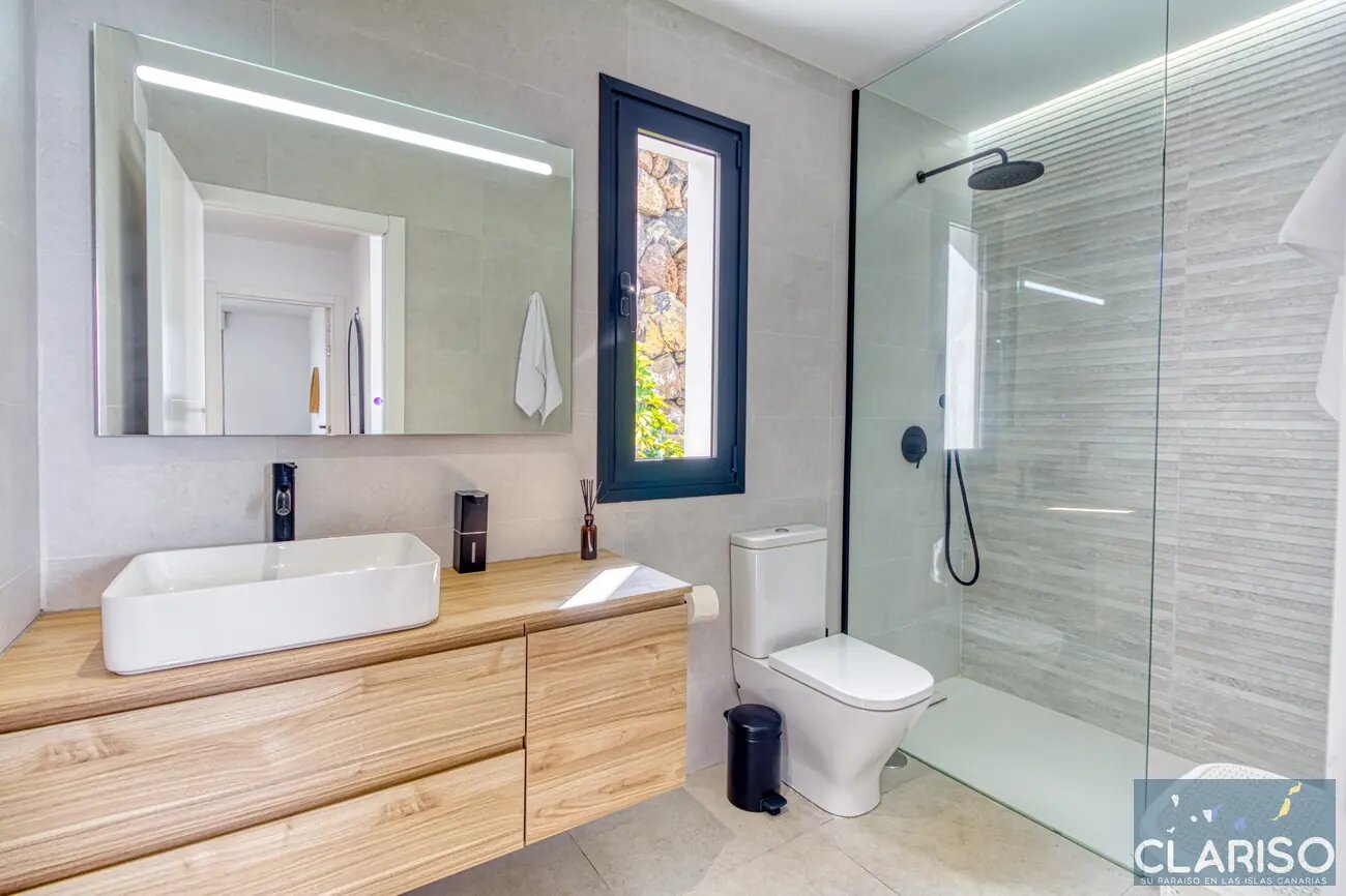 Villa Laina: Skandinavisch inspirierter Neubau mit Starlink-WLAN und inklusive Solarpool in Tijarafe auf La Palma