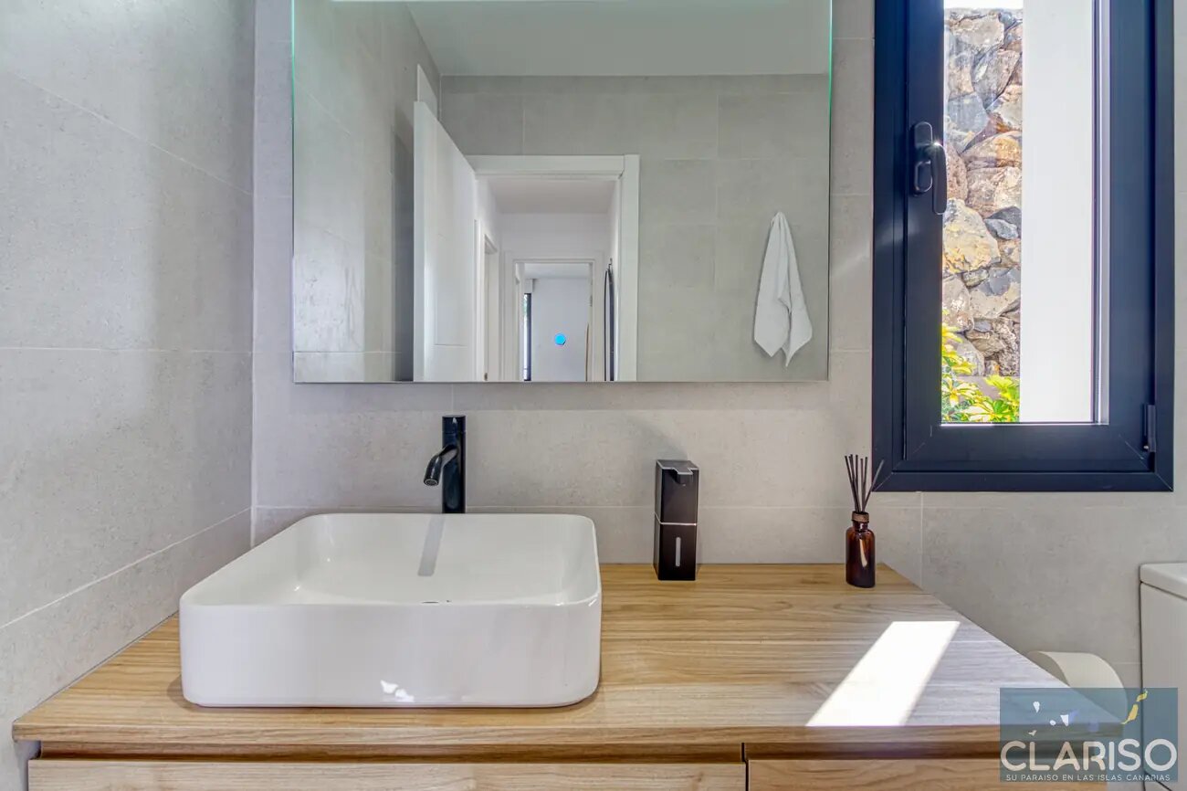 Villa Laina: Skandinavisch inspirierter Neubau mit Starlink-WLAN und inklusive Solarpool in Tijarafe auf La Palma
