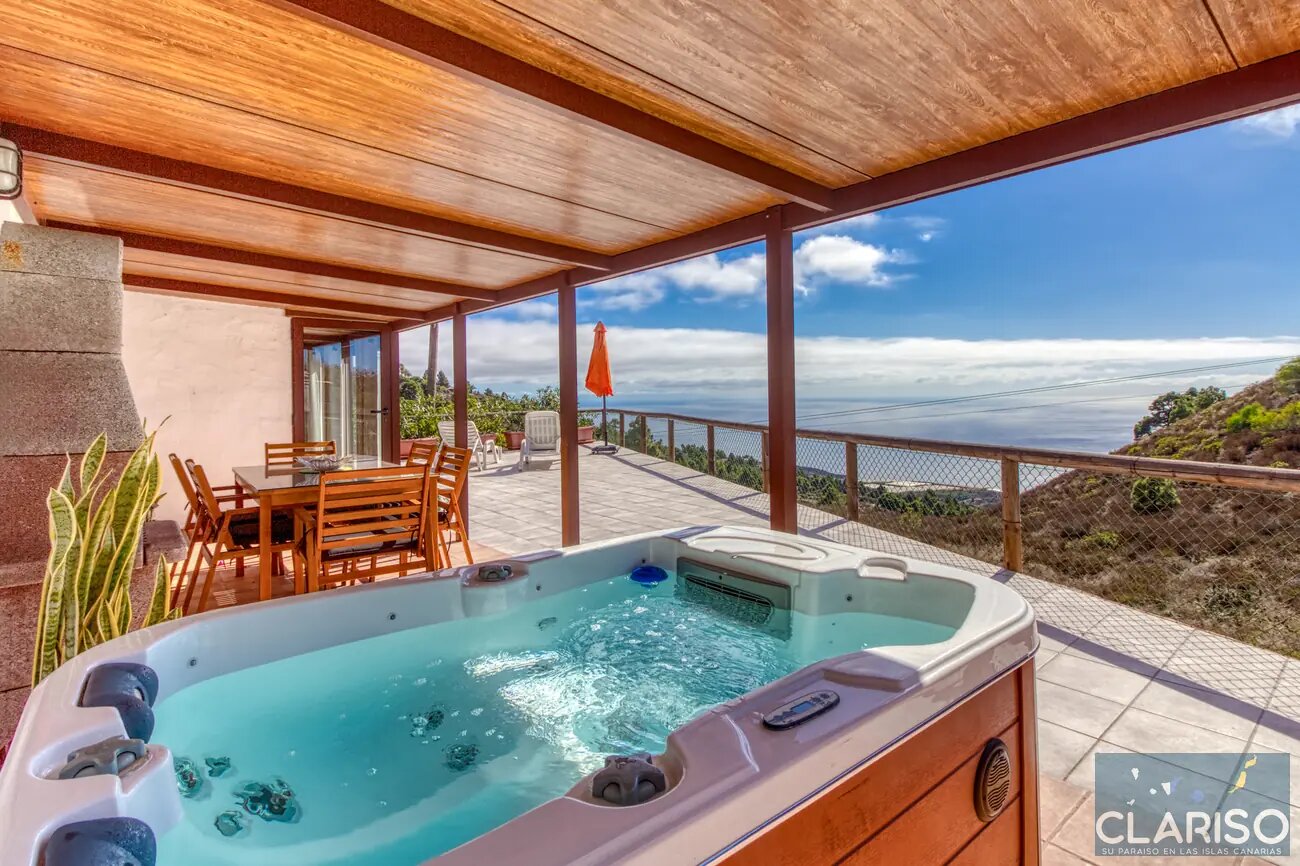 Casa Heliocentro: Ferienhaus mit inklusive Jacuzzi und Berg-Meerblick in Los Llanos de Aridane auf La Palma