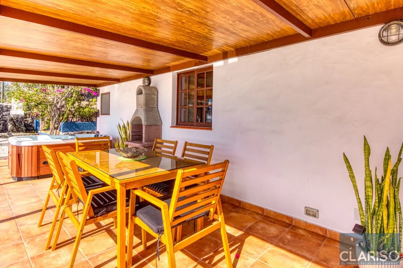 Casa Heliocentro: Ferienhaus mit inklusive Jacuzzi und Berg-Meerblick in Los Llanos de Aridane auf La Palma