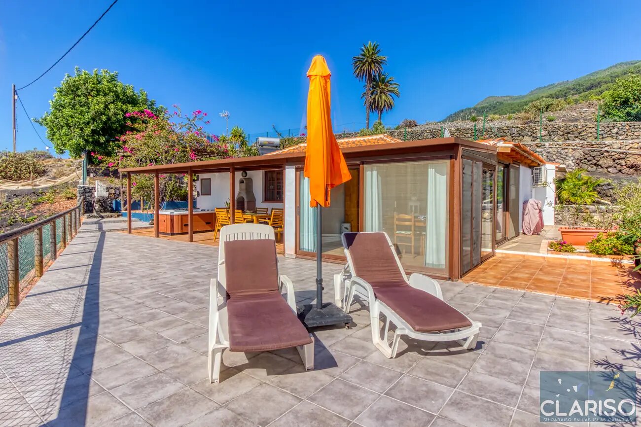 Casa Heliocentro: Ferienhaus mit inklusive Jacuzzi und Berg-Meerblick in Los Llanos de Aridane auf La Palma