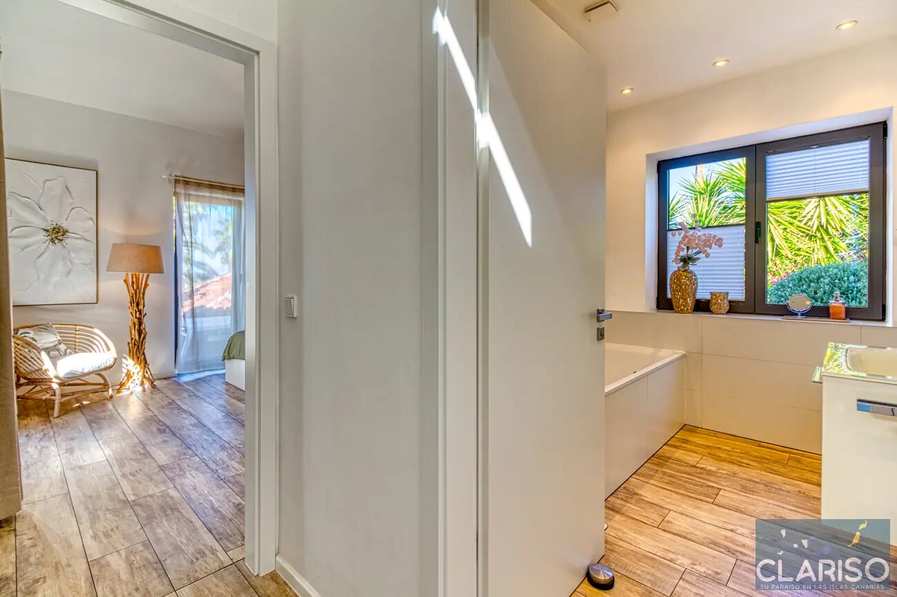 Villa Hahn Blue: Moderne Architektenvilla mit Salzwasserpool und Fußbodenheizung in Puntagorda auf La Palma