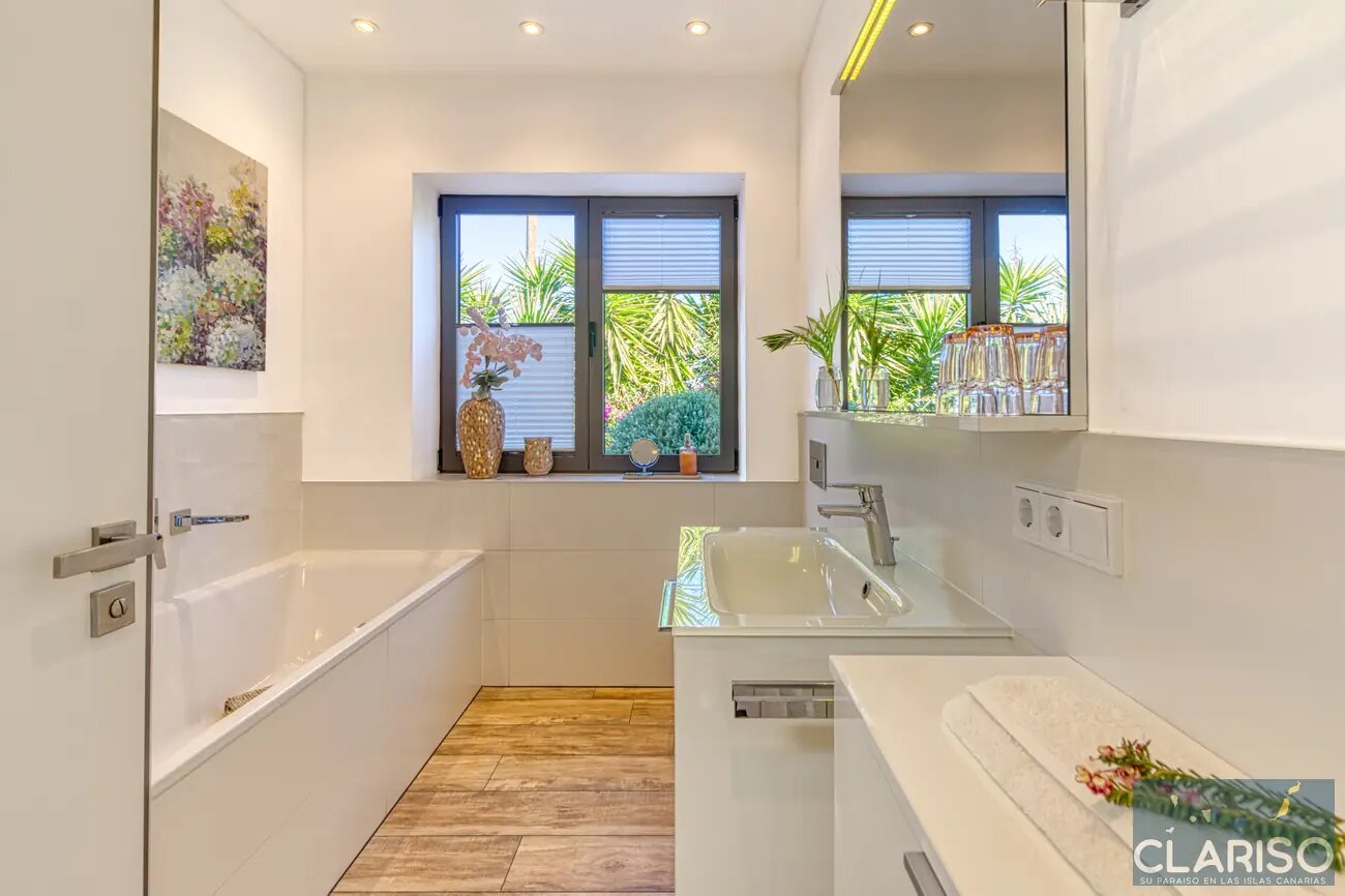 Villa Hahn Blue: Moderne Architektenvilla mit Salzwasserpool und Fußbodenheizung in Puntagorda auf La Palma