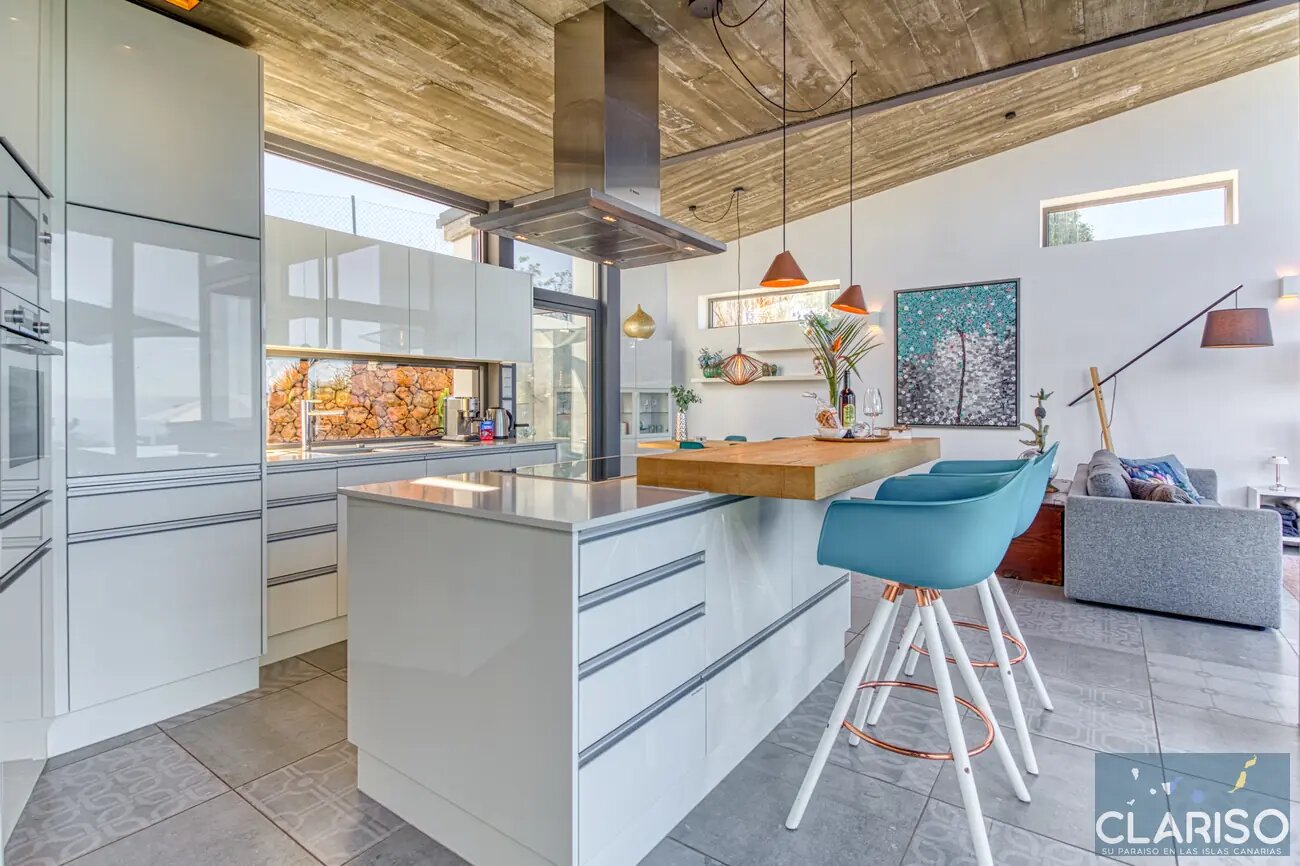 Villa Hahn Blue: Moderne Architektenvilla mit Salzwasserpool und Fußbodenheizung in Puntagorda auf La Palma