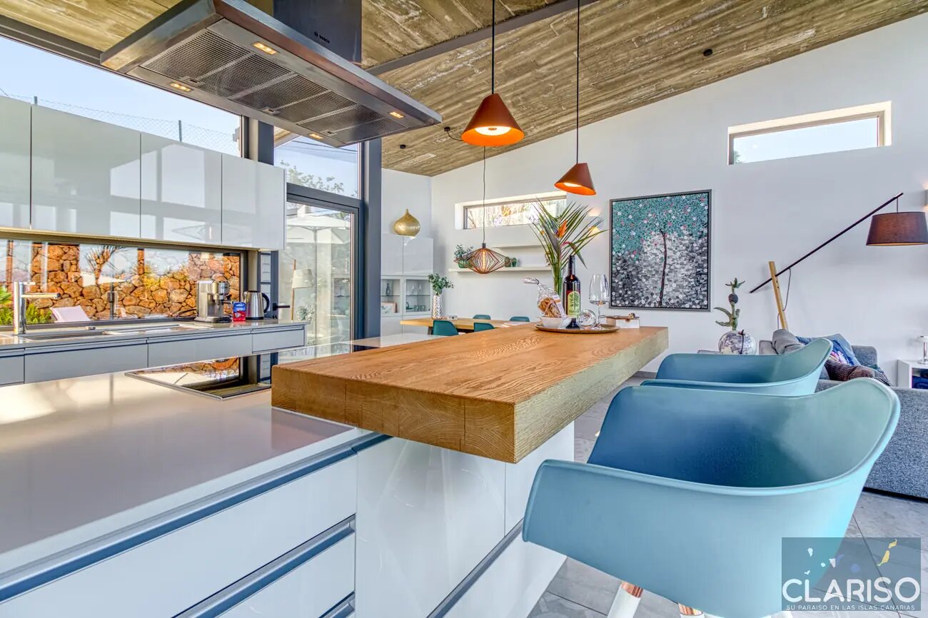 Villa Hahn Blue: Moderne Architektenvilla mit Salzwasserpool und Fußbodenheizung in Puntagorda auf La Palma