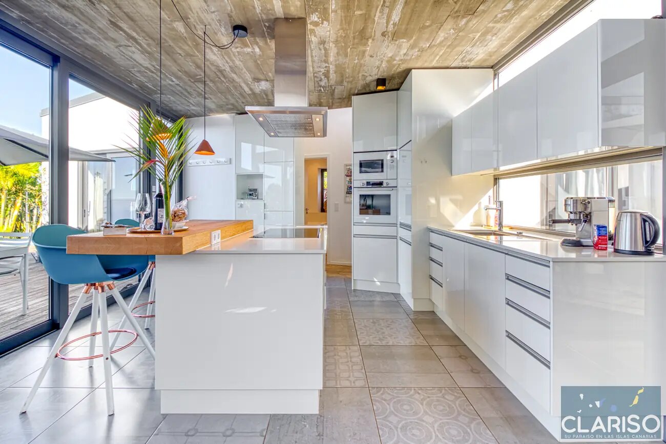 Villa Hahn Blue: Moderne Architektenvilla mit Salzwasserpool und Fußbodenheizung in Puntagorda auf La Palma