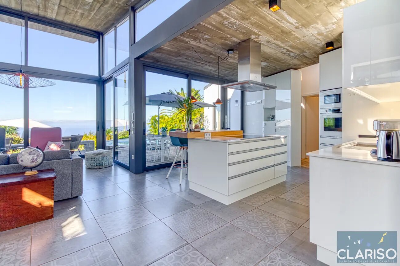 Villa Hahn Blue: Moderne Architektenvilla mit Salzwasserpool und Fußbodenheizung in Puntagorda auf La Palma