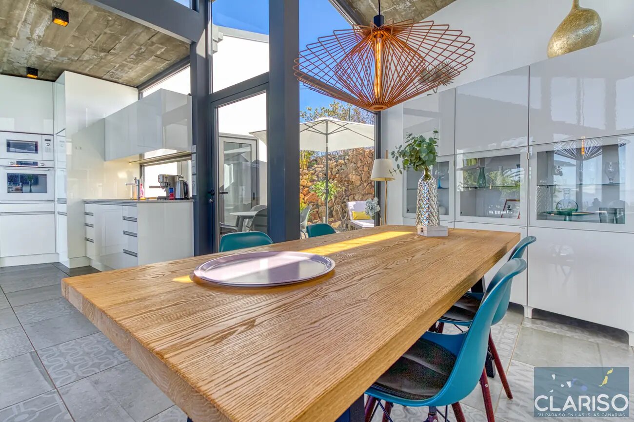 Villa Hahn Blue: Moderne Architektenvilla mit Salzwasserpool und Fußbodenheizung in Puntagorda auf La Palma