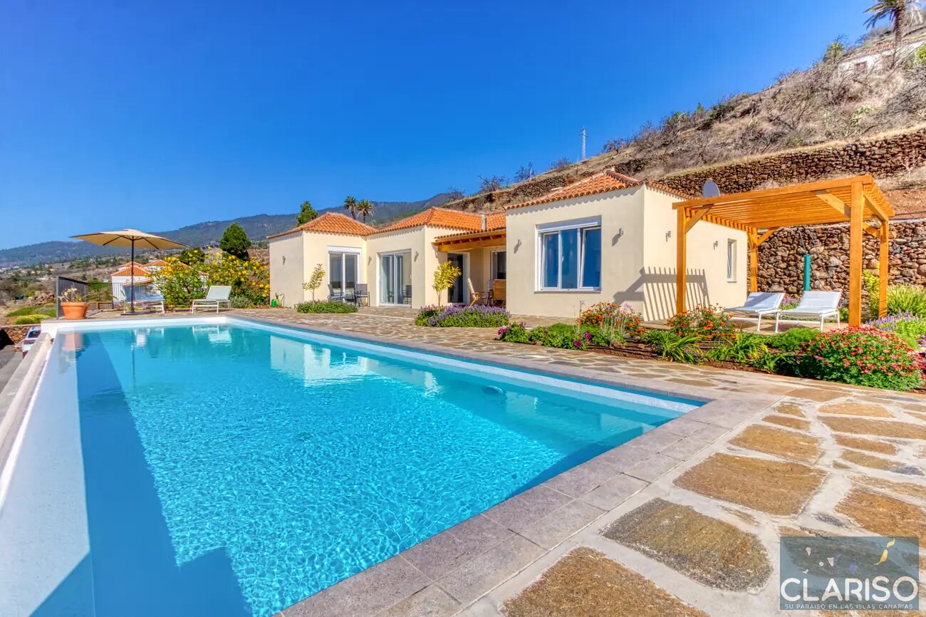 Casa La Punta: Modernes Ferienhaus mit 12-Meter-Solarpool und Bäcker zu Fuß in Tijarafe auf La Palma