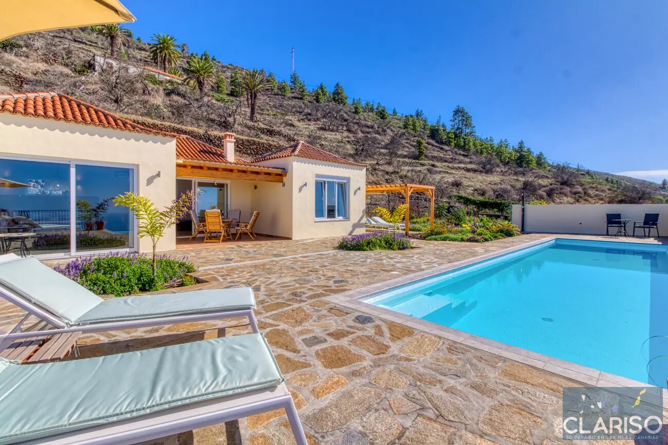 Casa La Punta: Modernes Ferienhaus mit 12-Meter-Solarpool und Bäcker zu Fuß in Tijarafe auf La Palma