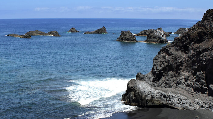 Felsengruppe an der Playa de la Zamora auf La Palma | © Sunhikes Felsengruppe an der Playa de la Zamora auf La Palma | © Sunhikes