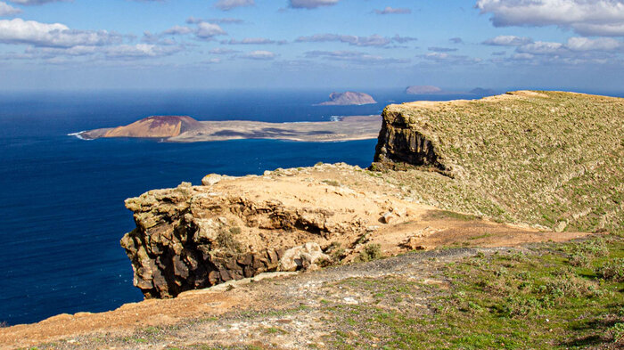 Wandern am Mirador del Risco de Famara auf Lanzarote | © Sunhikes Wandern am Mirador del Risco de Famara auf Lanzarote | © Sunhikes