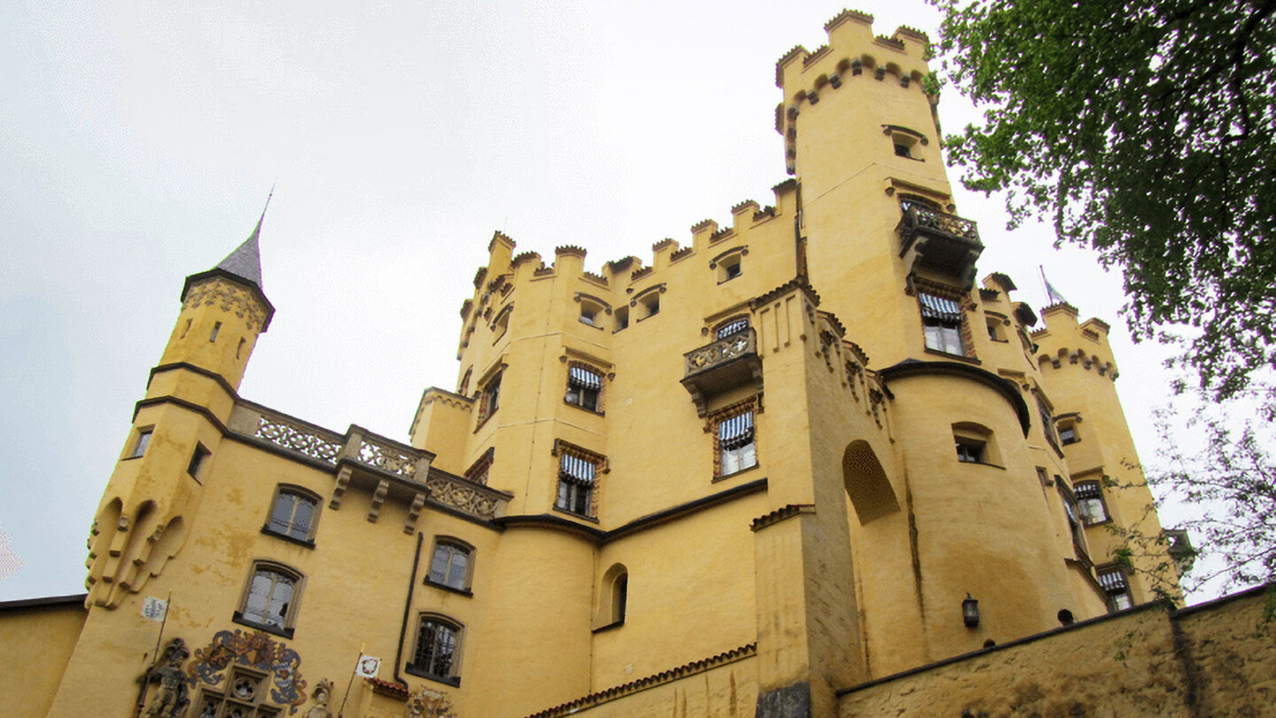 Schloss Hohenschwangau: Ein Märchenschloss in den Bayerischen Alpen Schloss Hohenschwangau in den Bayerischen Alpen