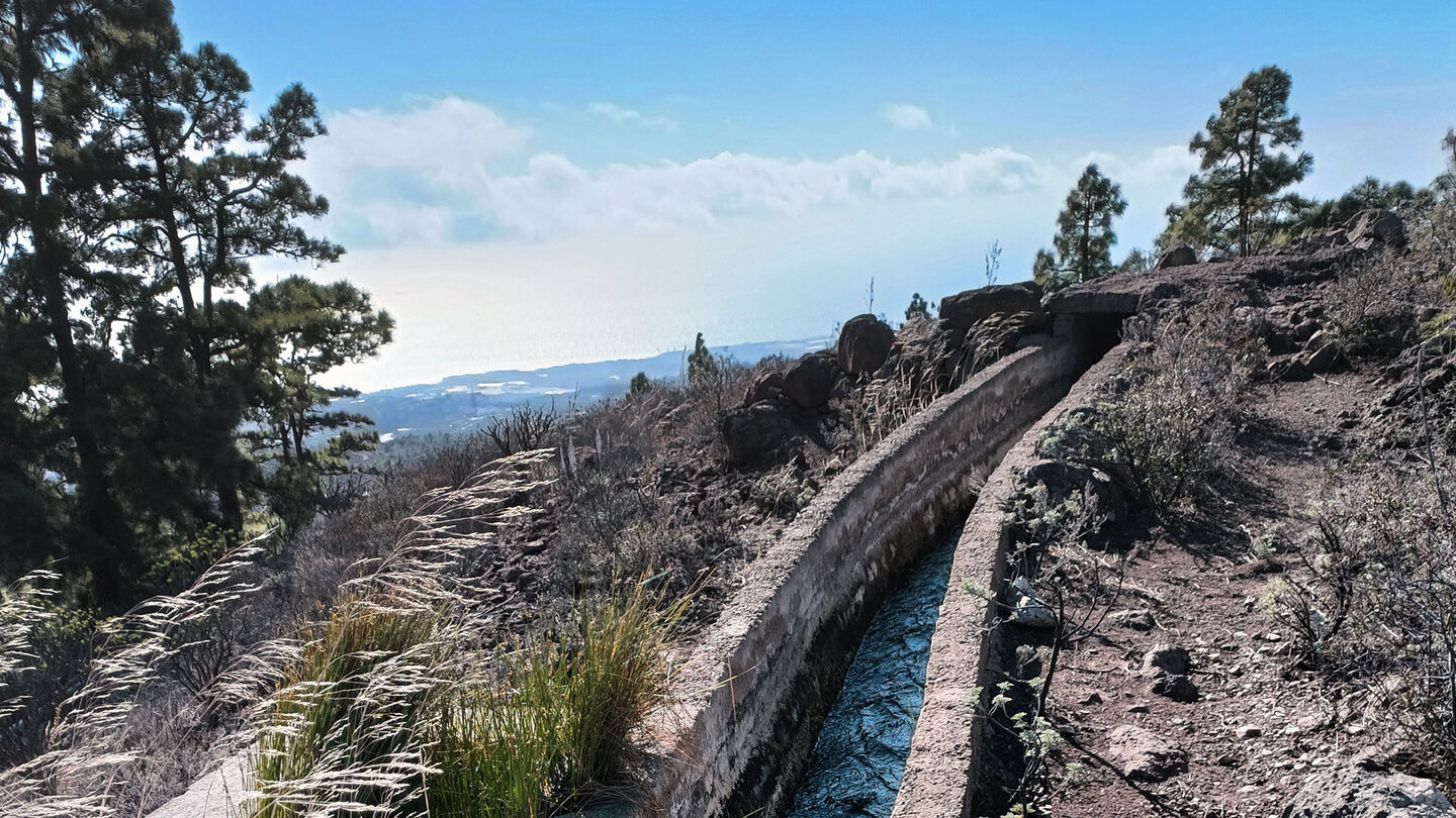 Wanderweg entlang des Wasserkanals Canal Aguas del Sur