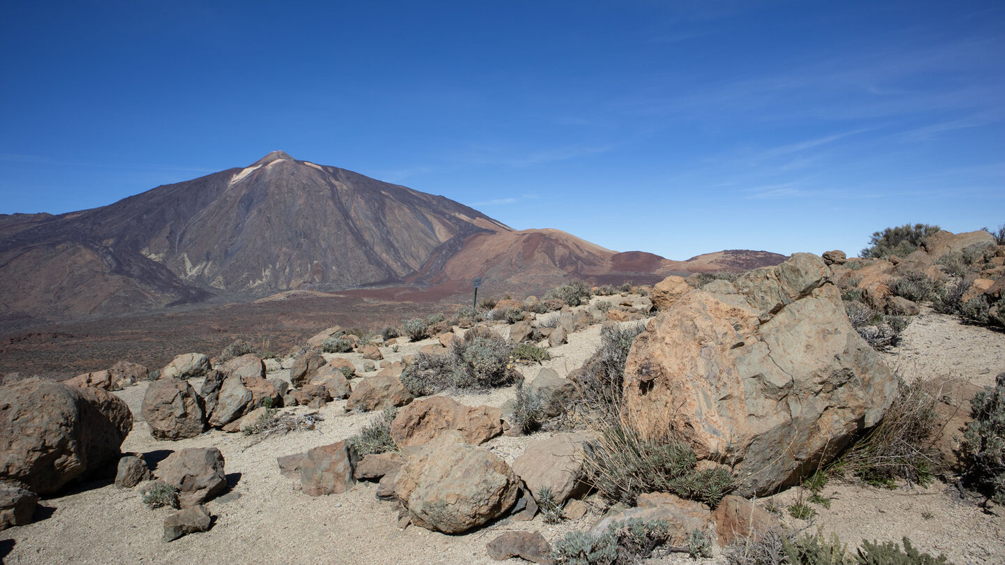 von der Degollada de Guajara genießt man einen traumhaften Blick auf Teide und Montaña Blanca