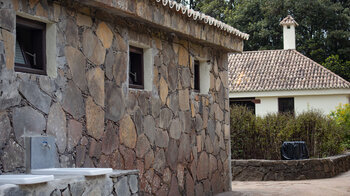 Gebäude der Aula Naturaleza im Barranco del Cedro