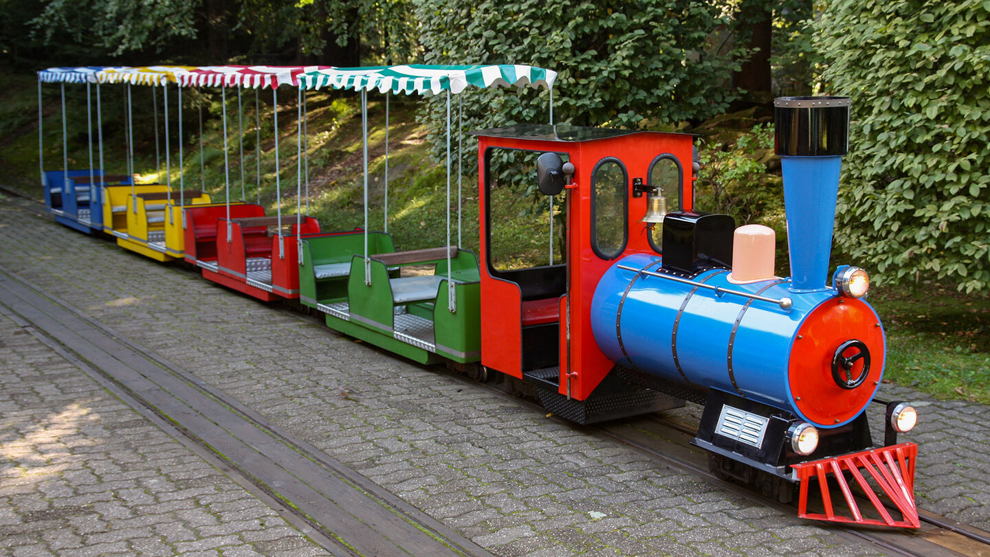 Minieisenbahn im Heidelberger Märchenparadies am Königstuhl Minieisenbahn im Märchenparadies am Königstuhl